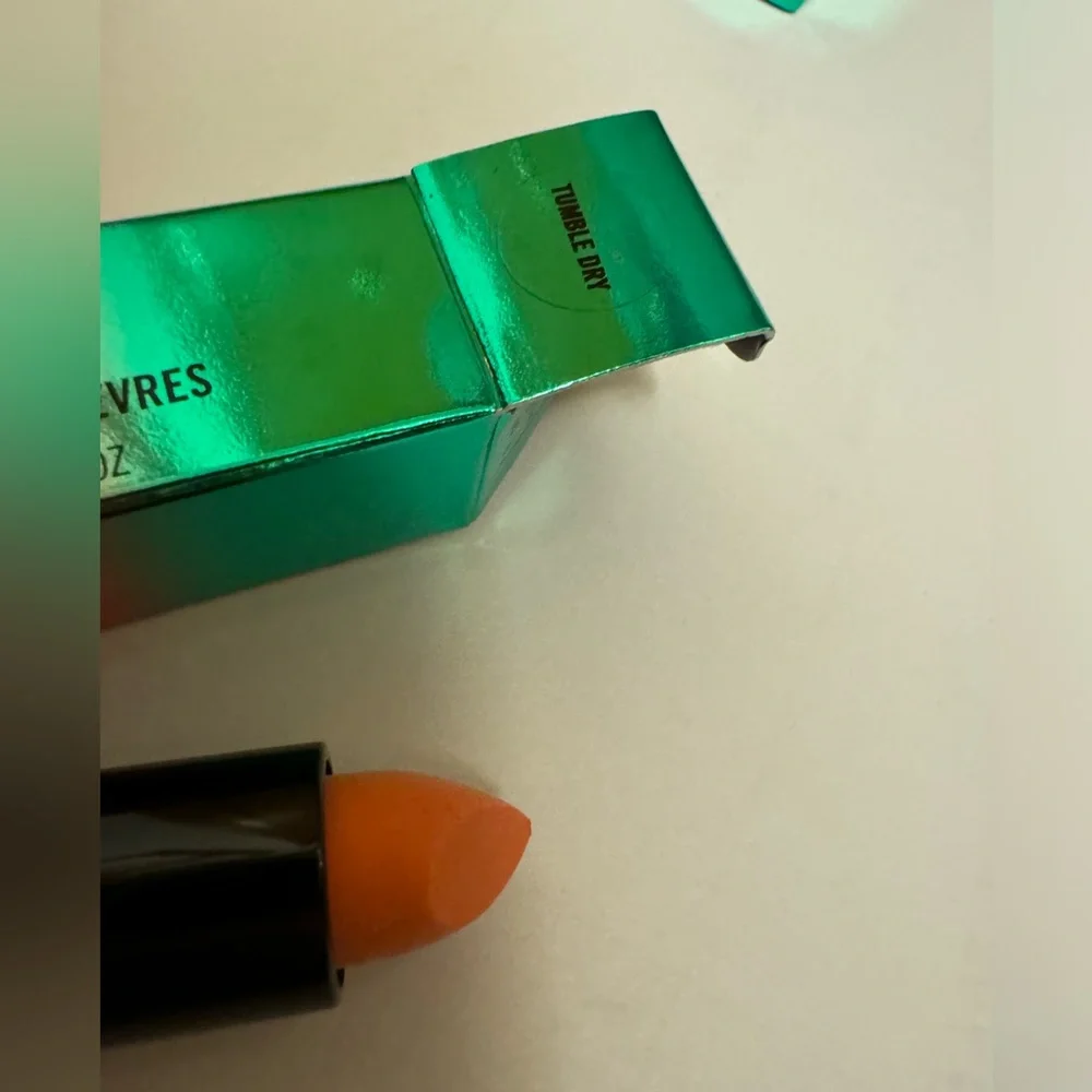 MAC LE Tumble Dry lipstick from Wash and Dry Collection set available - Picture 2 of 4